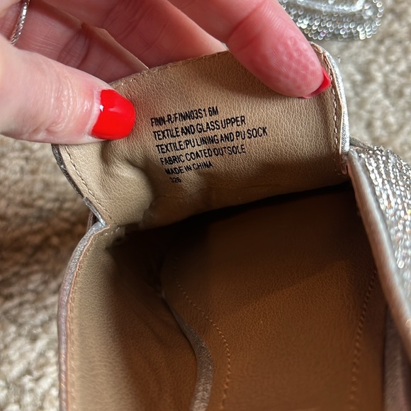 Steve Madden Finn Silver Thornton chain flat slide shoe size 6 point toe - Picture 7 of 8